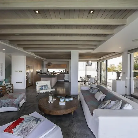 Lovely Panoramic Sea Views